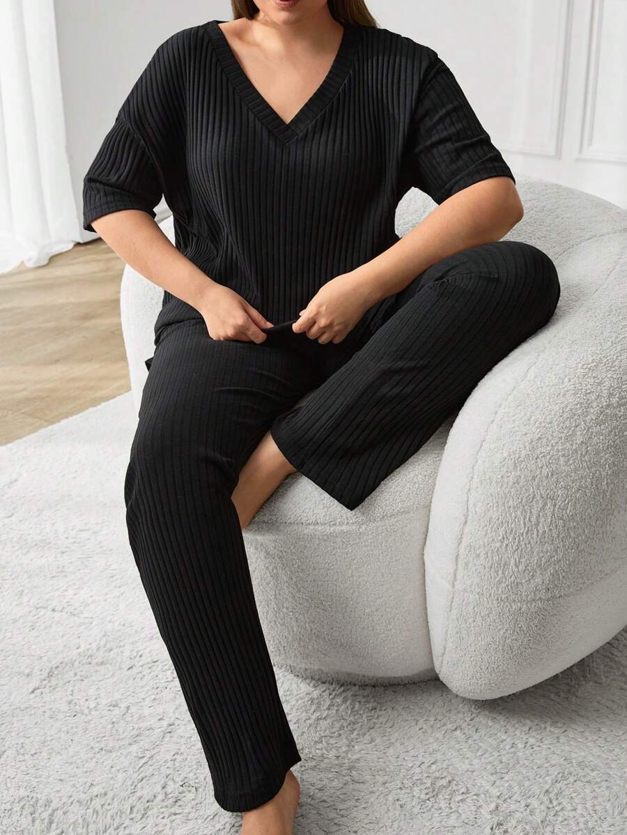 SHEIN Cottnline Bộ đồ ngủ mặc nhà tay ngắn cổ chữ V chất liệu cotton size lớn cho nữ - màu đen - Xem 1
