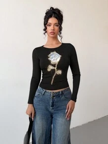 Chiquease Elegante y encantadora camiseta de manga larga, cuello redondo acanalado, ajuste slim, con detalles plisados y decoración de flor rosa brillante, adecuada para primavera, verano y otoño