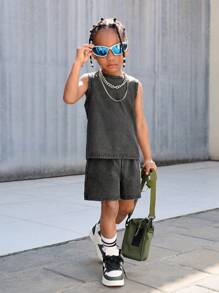 SHEIN 2 件套年轻男孩夏季街头酷炫石洗无袖宽松黑色牛仔背心和牛仔短裤套装，儿童春夏装街头装春假装