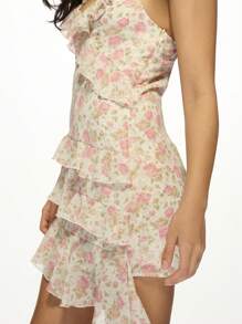MISSGUIDED Vestido mini con volantes florales, bajo asimétrico y con volantes, para fiestas de verano, bodas, invitados, ocasiones especiales, con escote de corazón, cuello en V y sin mangas