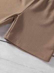 Conjunto de 2 piezas de camiseta con estampado de un perro montado en una motocicleta al estilo occidental + pantalón caqui para niños pequeños (talla pequeña), adecuado para uso diario, juego al aire libre y reuniones familiares, conjunto de verano para niños