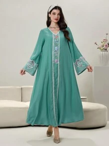 Al Najma 女式花卉刺绣V领长袖连衣裙，端庄 - 綠色 - 查看 3