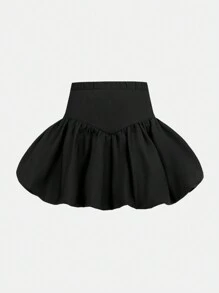 年轻女孩编织风景印花休闲短裤