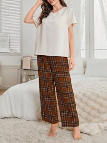 CoupledUp Cămașă cu buzunar cu gât rotund și pantaloni cu imprimeu cu carouri 2 buc. Set de pijamale