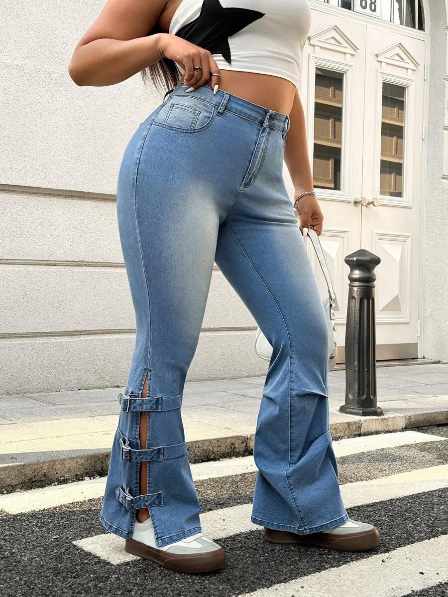 SHEIN EZwear 大码休闲洗水开衩修身喇叭牛仔裤 - 中等水洗藍 - 查看 1