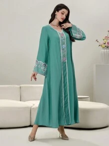 Al Najma 女式花卉刺绣V领长袖连衣裙，端庄 - 綠色 - 查看 5