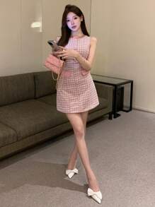 DAZY Plaid Fitted Sleeveless Bodycon Mini Dress Suitable For Date Night, Wedding