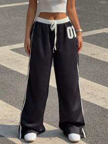 Pantalones de tiro bajo con contraste blanco y negro y estampado de letras