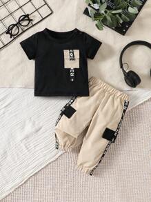 男婴字母印花口袋短袖 T 恤和裤子 2 件套