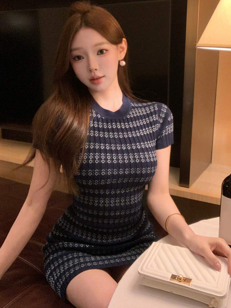 DAZY 女士菱形纹理紧身针织连衣裙女士毛衣连衣裙格子 - 藏蓝色 - 查看 1