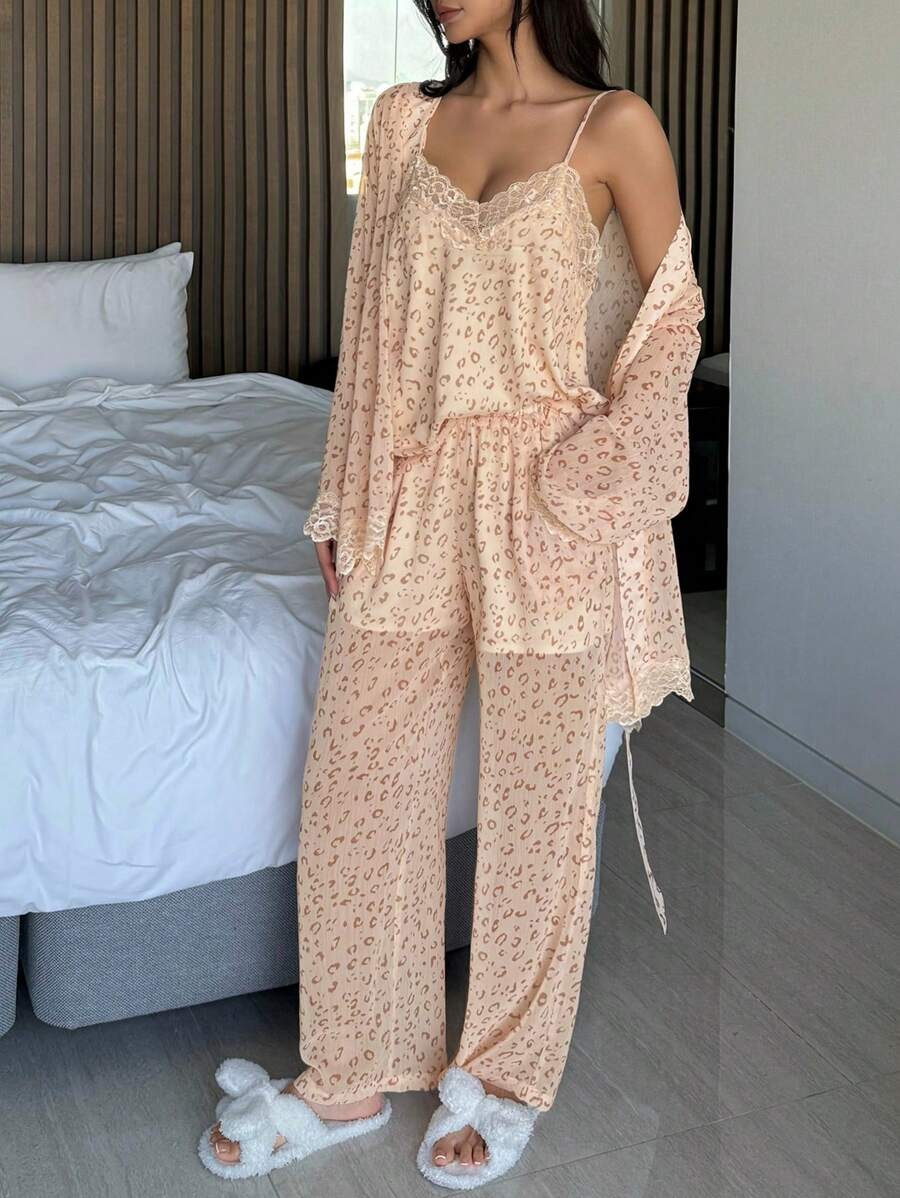DAZY Conjunto de pijama de 3 piezas con bata, camiseta y pantalón largo con estampado de leopardo y encaje para damas
