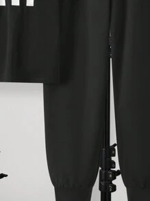 SHEIN 2 piezas Conjuntos casuales para adolescentes de camiseta de ajuste holgado con estampado de sonrisa sencilla y pantalones cortos; Ropa de primavera; Ropa para adolescentes varones; Chaquetas para adolescentes varones, vuelta al cole en primavera