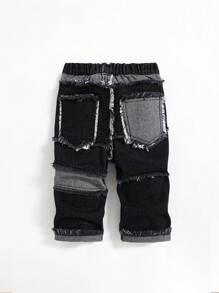 SHEIN Baby Jungen Modische gewaschen Patchwork rohe Kanten locker geschnittene gerade geschnittene schwarze Jeans Hose, für Kinder Streetwear Outfits und Frühlings-/Sommer-Kleidung