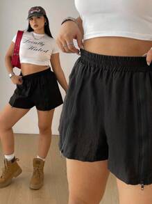 Flirla Pantalones cortos de talla grande de unicolor con bolsillos en diagonal, cintura elástica y cierre delantero de cremallera - Negro - Ver 1