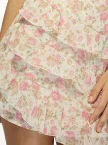 MISSGUIDED Vestido mini con volantes florales, bajo asimétrico y con volantes, para fiestas de verano, bodas, invitados, ocasiones especiales, con escote de corazón, cuello en V y sin mangas