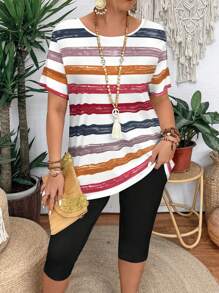 休闲拼色条纹圆领短袖图案 T 恤和紧身裤 2 件套，适合大码女士，夏季女士外出装