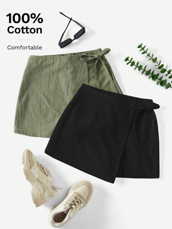 SHEIN Essnce Paquete de 2 shorts casuales de verano para mujer de unicolor con dobladillo asimétrico retorcido, falda con shorts con lazo, shorts de lino para mujer