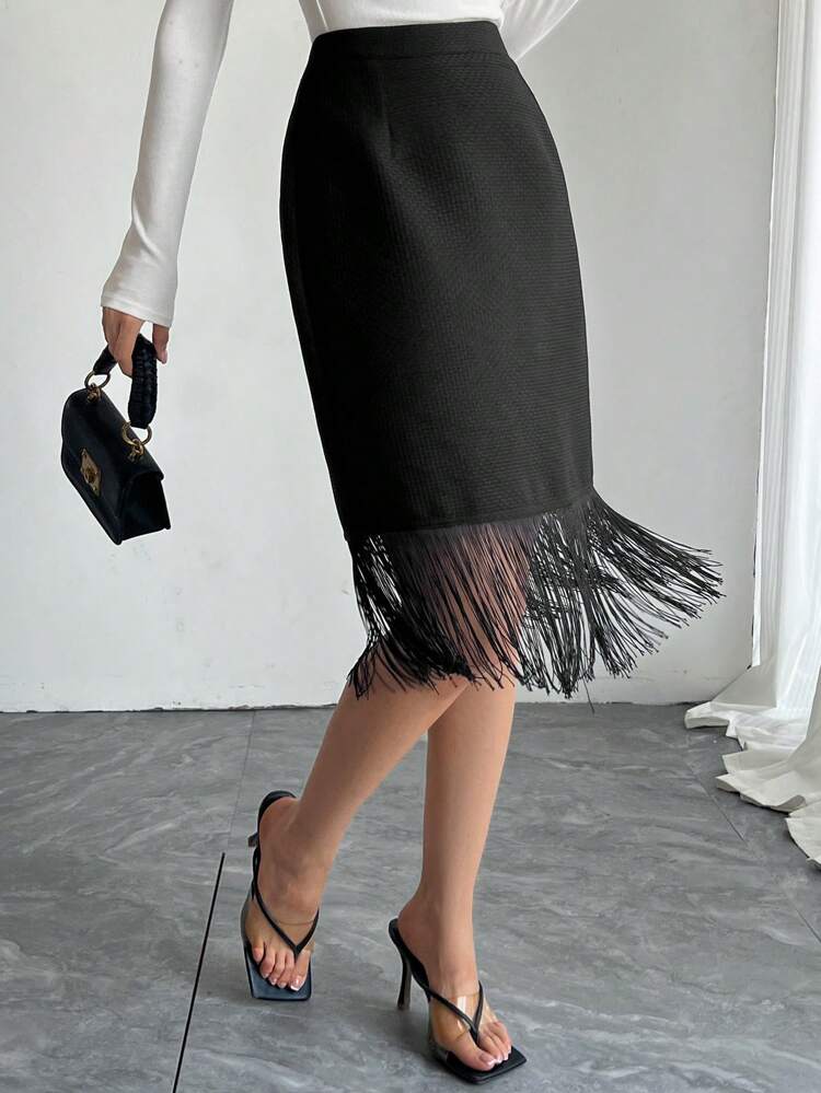 Women Solid Color Fashion Tasseled Decor Mini Skirt