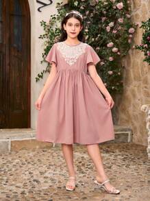 SHEIN 2pcs Chiffon Sister Matching Outfits: Lace Panel Waist Elastic Ruched A-Line Midi Skirt + Ruffle Trim Sleeve Dress, Suitable For Outing & Party, Summer - Beige - View 3