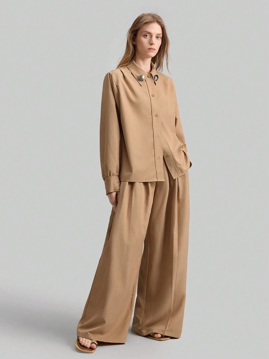 Ontre Chemise décontractée à manches longues pour femmes, motif rétro de pièces de monnaie kaki, avec décoration de boucle métallique, pour un port quotidien