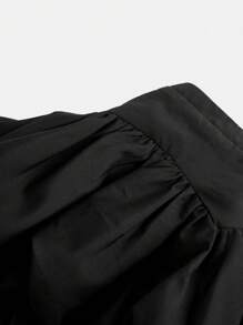 年轻女孩编织风景印花休闲短裤