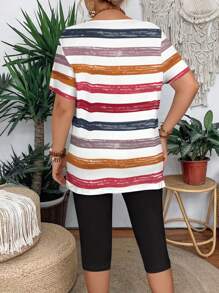 休闲拼色条纹圆领短袖图案 T 恤和紧身裤 2 件套，适合大码女士，夏季女士外出装