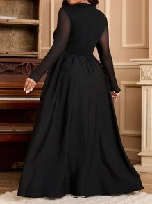 SHEIN CURVE+ Abito nero estivo taglie forti con scollo a intaglio e maniche corte, con dettagli tagliati - nero - Visualizzare 2