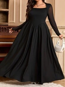 SHEIN CURVE+ Abito nero estivo taglie forti con scollo a intaglio e maniche corte, con dettagli tagliati - nero - Visualizzare 1