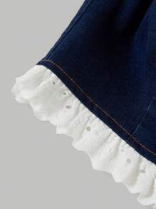 SHEIN MOD Top court en jean bleu avec insertion en dentelle, coupe ajustée et bretelles pour femmes