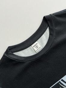 SHEIN Leap Crew Bộ đồ ngủ rộng rãi phong cách hoạt hình cổ tròn tay ngắn cho bé trai tuổi mới lớn, 2 món - Đen và trắng - Xem 4