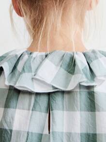 SHEIN Young Girls' Green Plaid Floral Print Ruffled Collar Puff Sleeve Embroidered Pocket Loose Dress, Mori Girl Style, Vacation Style