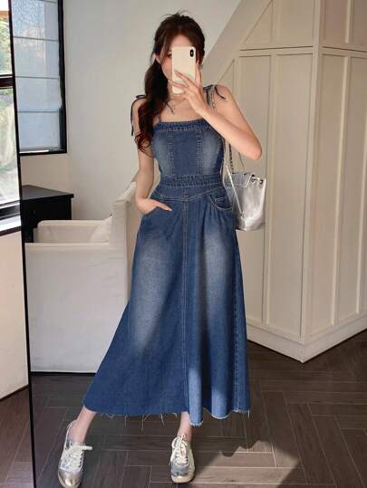 DAZY 收腰 A 字形吊带牛仔连衣裙，适合约会之夜穿搭，适合女士太阳裙