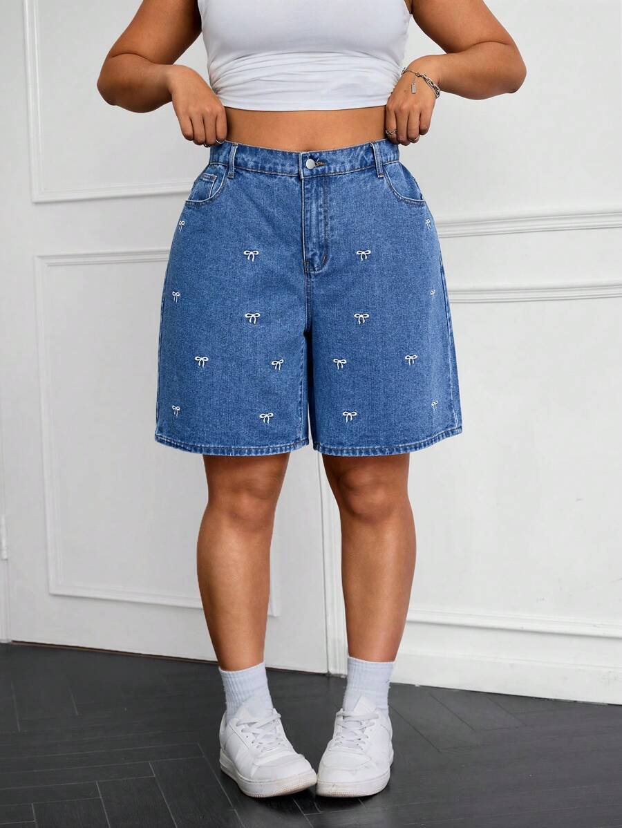 SHEIN ICON سروال قصير جينز فضفاض مزخرف بالفراشات للسيدات البدينات - أزرق متوسط - مشاهدة 1