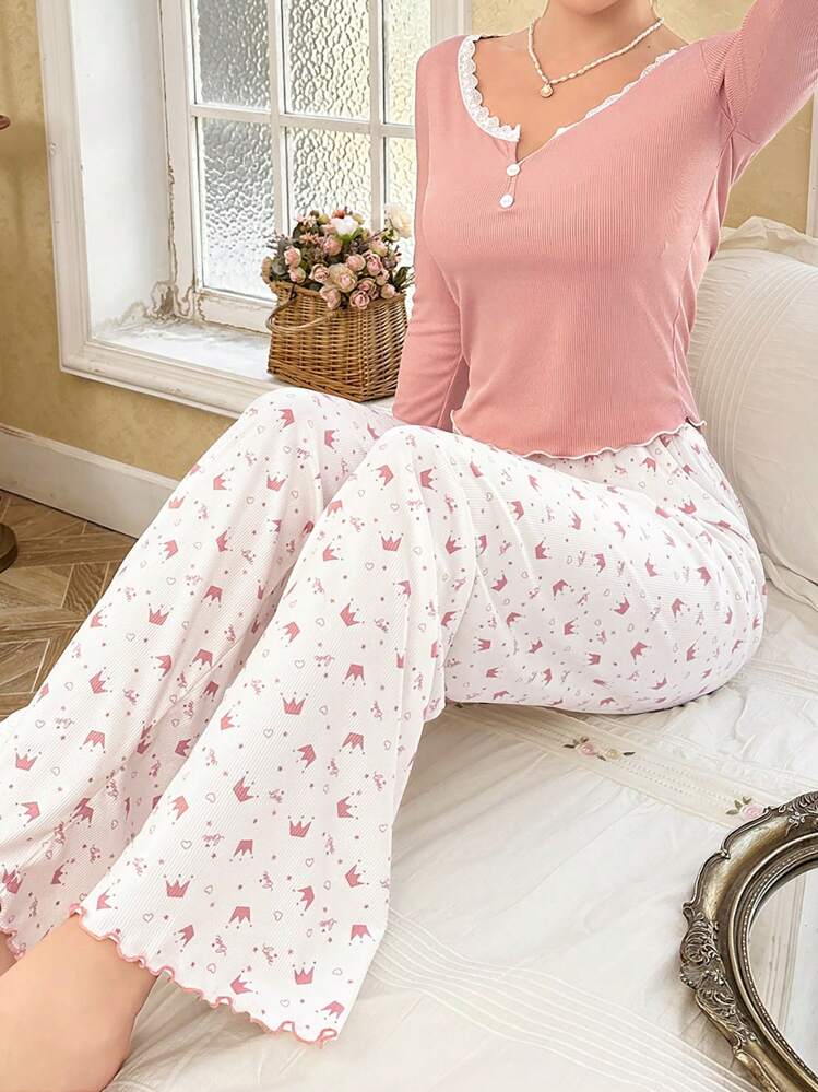 CottageSlumber Conjunto de Pijama com Top de Manga Longa com Gola de Botão e Renda Contrastante com Estampa de Coroa e Calça Longa para Mulheres na Temporada de Férias, Esplendor Floral Abundante, Roupas de Outono e Inverno Aconchegantes e Elegantes - Multicolorido - Visão 1