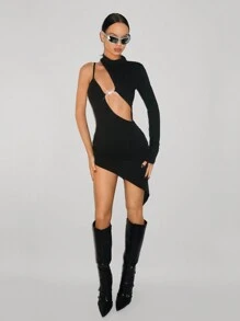SHEIN ICON فستان أنثوي ضيق التصميم محدود الأكتاف ، زخرفة معدنية مفتوح التصميم، حافة غير متماثلة - الأسود - مشاهدة 3