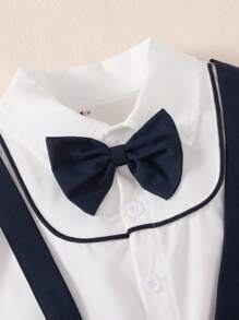 SHEIN Bộ 2 áo sơ mi tay ngắn có cổ và nơ cho bé trai kết hợp với quần short có dây đeo màu xanh navy giản dị, thích hợp cho các buổi đi chơi - Đen và trắng - Xem 6