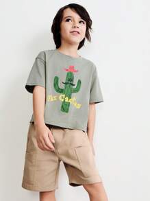 SHEIN 年轻男孩可爱仙人掌图案 T 恤和宽松卡其短裤套装，休闲日常穿着，春季 - 綠色 - 查看 4