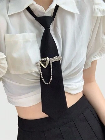 Grunge Punk 1 pieza Corbata asimétrica negra con decoración de corazón de metal y rhinestones, look de uniforme escolar lindo para mujeres