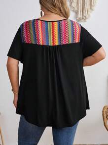 SHEIN CURVE+ 大码对比条纹 T 恤，超宽松，度假 T 恤波西米亚风度假 - 黑色 - 查看 2