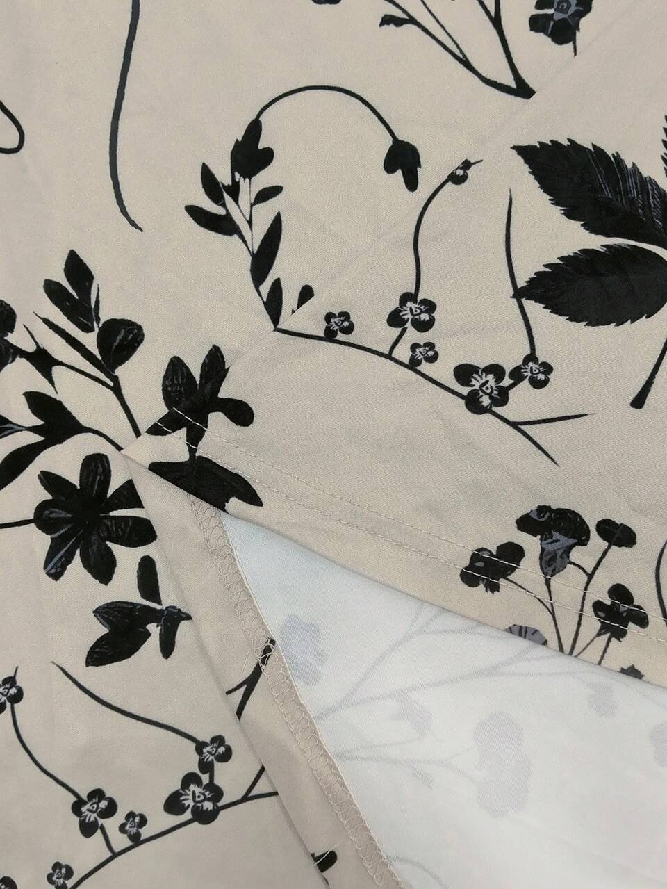 Plus Size Women's Beige V-Neck Short Sleeve Floral Pattern Dress,Casual Silhouette Summer Boho Vacation Holiday Beach Sundress,Chic Flower Outfits