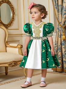 Robe élégante minimaliste de luxe pour jeune fille avec couleur unie et manches courtes avec empiècement