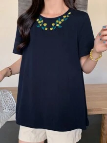 FRIFUL 女士花卉刺绣圆领短袖休闲 T 恤夏季，图案 T 恤 - 藏蓝色 - 查看 5