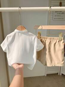 SHEIN 2 件套新生男童和女童休闲花朵复古印花亚麻舒适短袖立领衬衫和短裤套装，适合外出、节日派对、居家、春夏 - 白色 - 查看 3