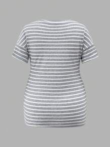 SHEIN Top ajustado de manga corta con escote en V para maternidad, uso casual diario - Blanco y Negro - Ver 12