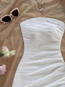Soleia Robe mini asymétrique à volants, taille avec lacet, fente latérale, texture ondulée blanche, sans bretelles, adaptée pour fête, rendez-vous, goûter, festival de musique, style western, vacances à la plage, tenue d'été