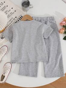 1 套年轻女孩休闲圆领落肩短袖 T 恤和简约条纹宽松裤，日常穿着 - 淺灰色 - 查看 2