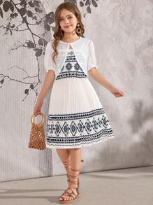 SHEIN Tween-Mädchen 2-teiliges Set mit kurzärmligem Crop-Top Unifarben und ärmellosem Kleid mit geometrischem Print - Weiss - Übersicht 3