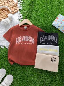 Compra 2 y llévate 1 gratis. Paquete de 3 camisetas de niño casual y deportivo con estampado de texto, un conjunto eficiente de gran valor adecuado para niños para volver al colegio, fiestas, eventos, diario, escuela y viajes en primavera y verano
