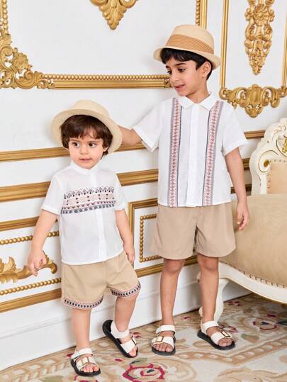 SHEIN 2 件套新生男童和女童休闲花朵复古印花亚麻舒适短袖立领衬衫和短裤套装，适合外出、节日派对、居家、春夏