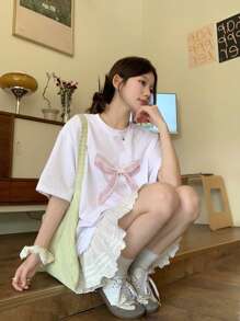 DAZY 女士圆领印花蝴蝶结短袖蕾丝拼布 T 恤夏季超大码 T 恤，图案 T 恤 - 白色 - 查看 1